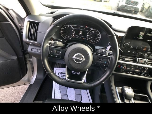 2022 Nissan Pathfinder SL