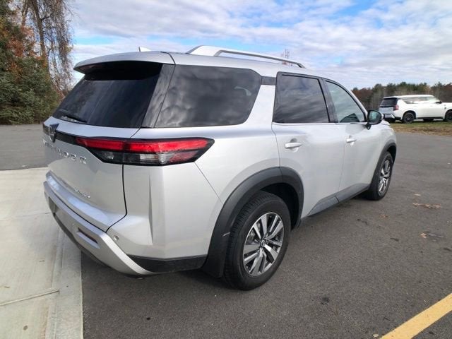 2022 Nissan Pathfinder SL