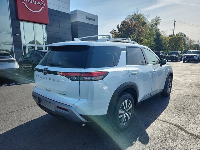 2024 Nissan Pathfinder SL