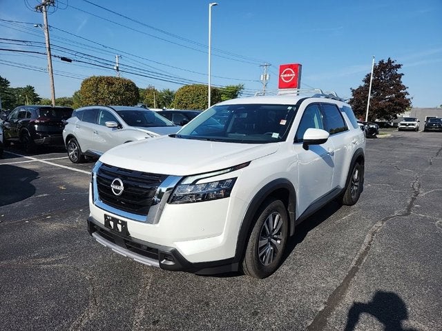 2024 Nissan Pathfinder SL