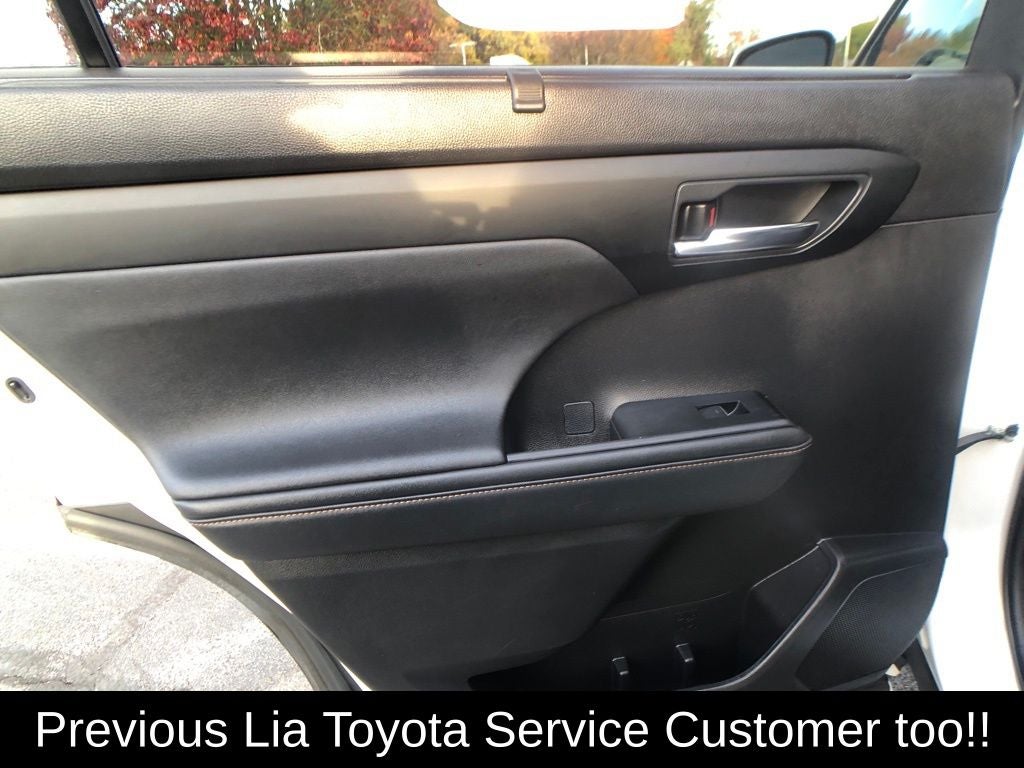 2023 Toyota Highlander Hybrid Bronze Edition