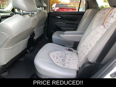 2023 Toyota Highlander Hybrid Bronze Edition