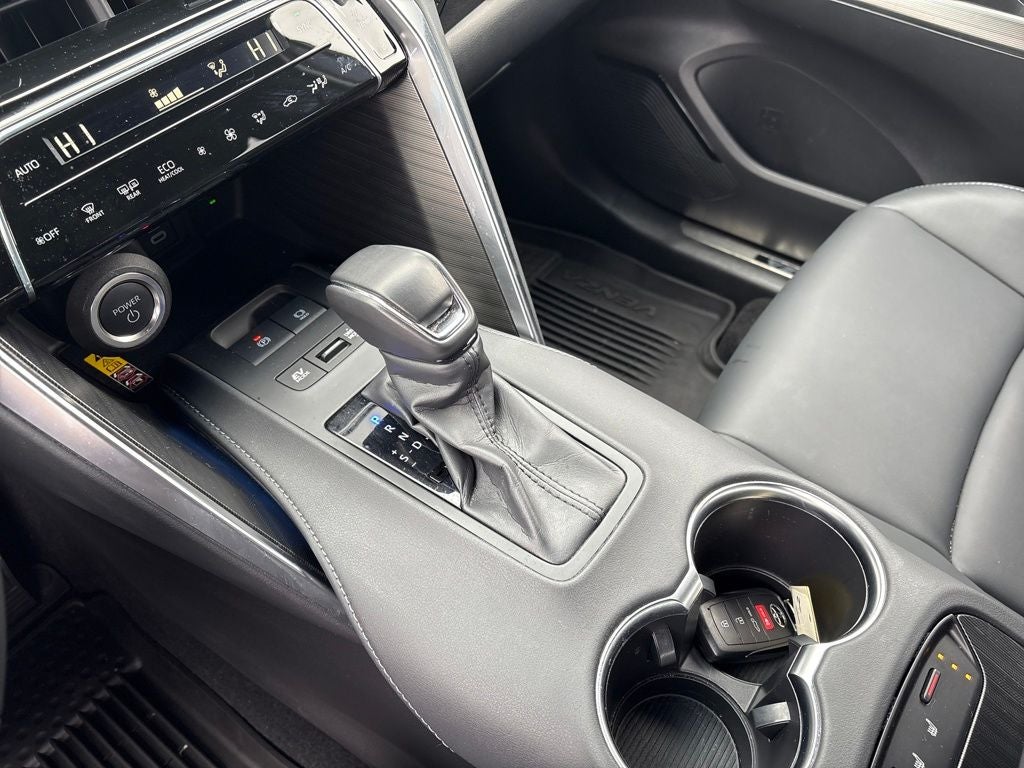 2024 Toyota Venza LE