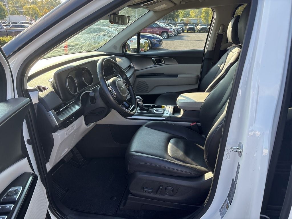 2024 Kia Carnival LX