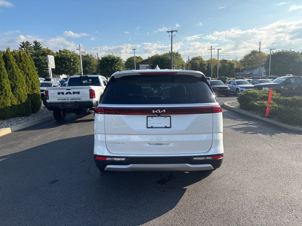 2024 Kia Carnival LX