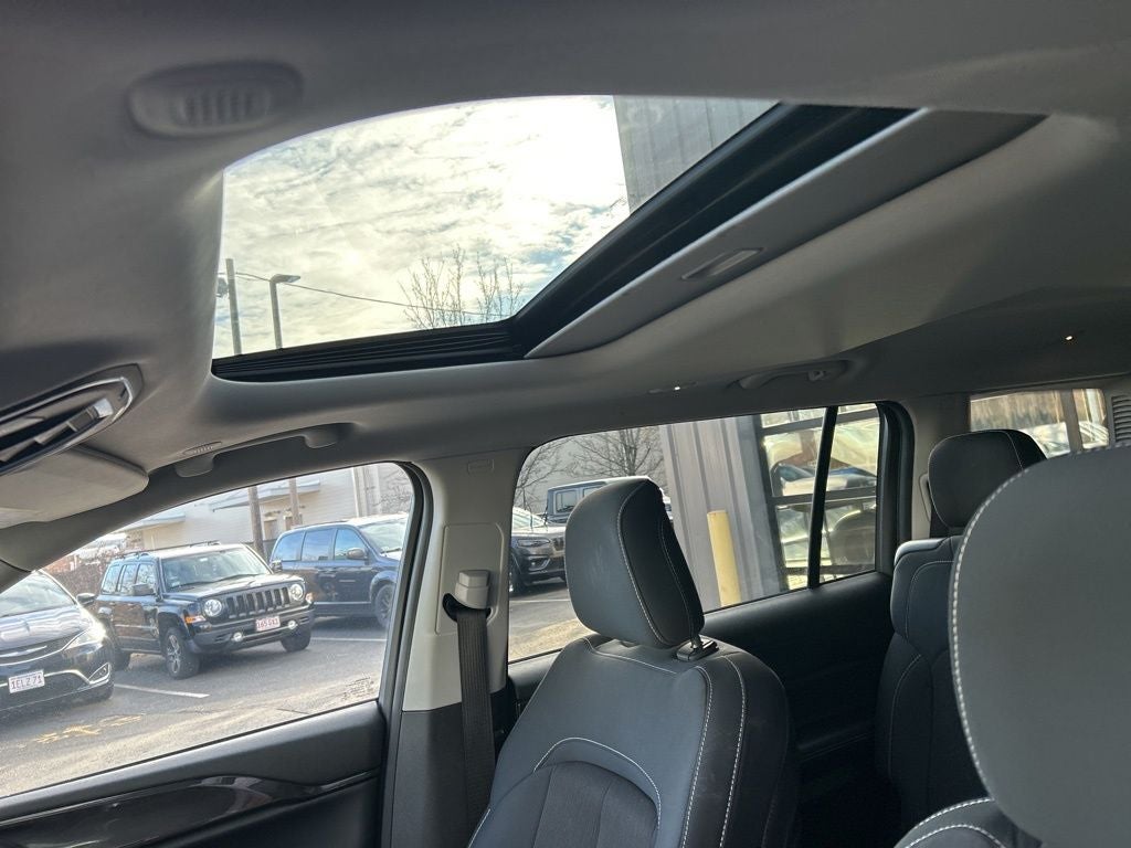 2022 Jeep Grand Cherokee L Laredo