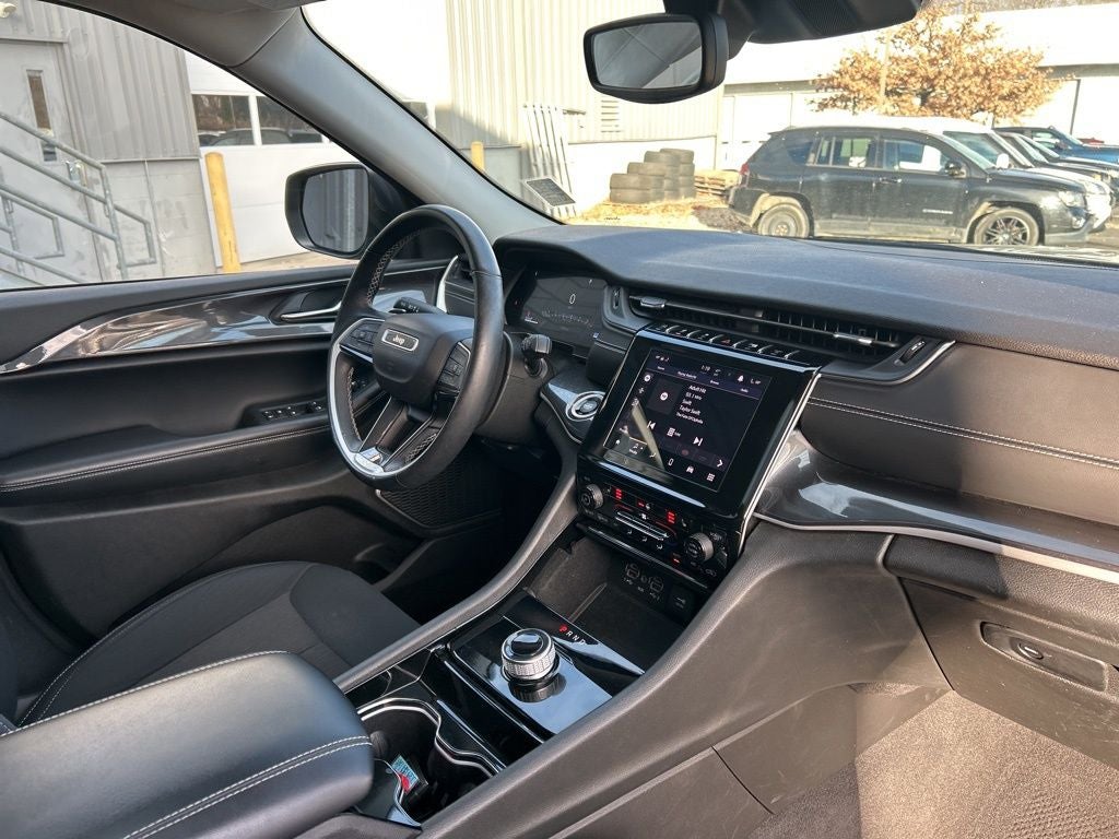 2022 Jeep Grand Cherokee L Laredo