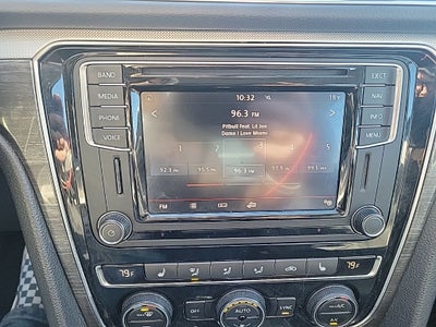 2017 Volkswagen Passat 1.8T SE w/Technology