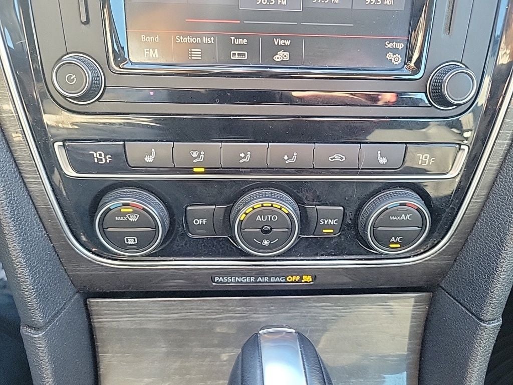 2017 Volkswagen Passat 1.8T SE w/Technology