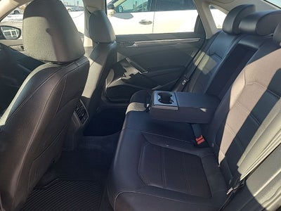 2017 Volkswagen Passat 1.8T SE w/Technology