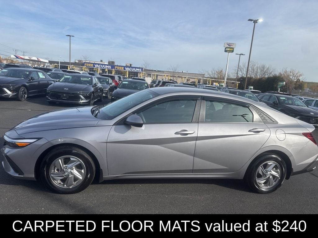 2025 Hyundai ELANTRA SE