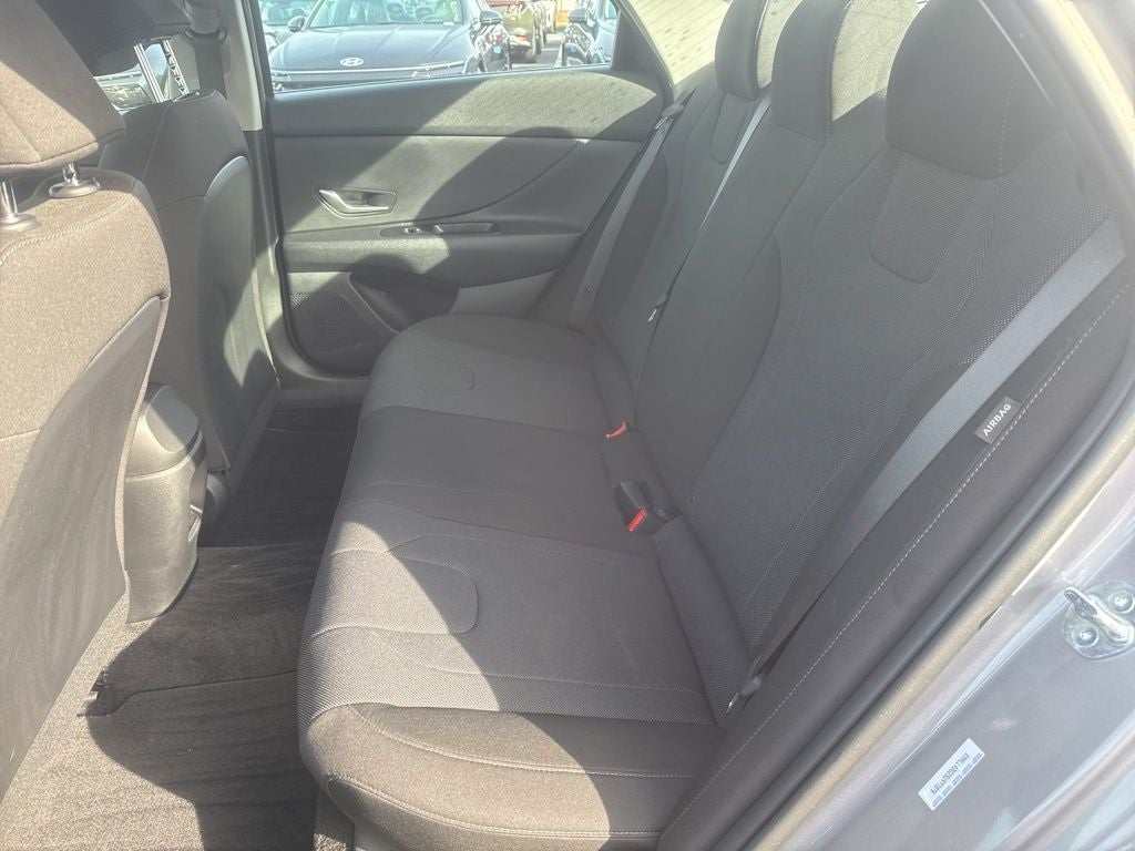 2025 Hyundai ELANTRA SE