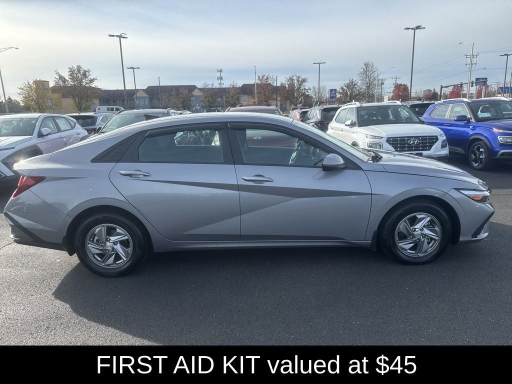 2025 Hyundai ELANTRA SE