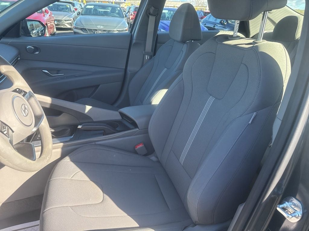 2024 Hyundai ELANTRA SE