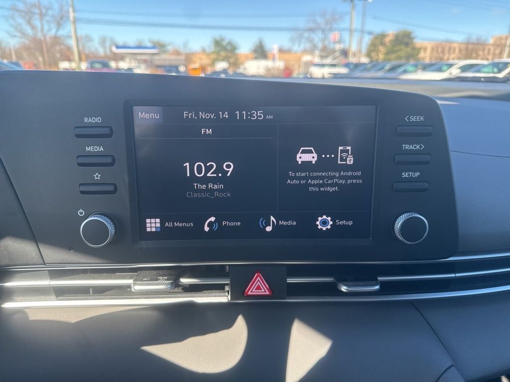 2024 Hyundai ELANTRA SE