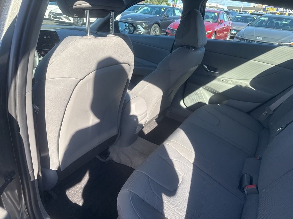 2024 Hyundai ELANTRA SE