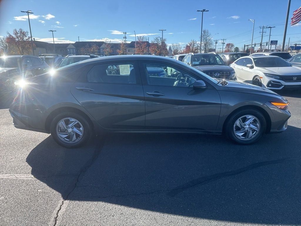 2024 Hyundai ELANTRA SE