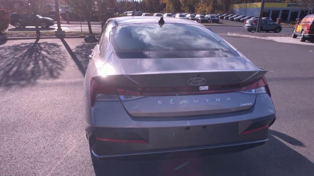 2025 Hyundai ELANTRA Limited