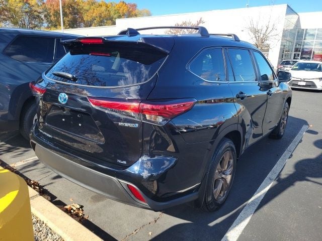 2023 Toyota Highlander Hybrid Bronze Edition XLE