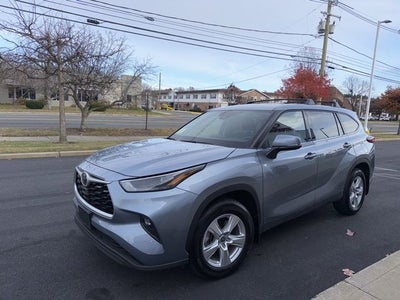 2022 Toyota Highlander LE