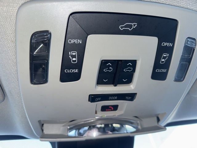 2024 Toyota Sienna XLE 8 Passenger