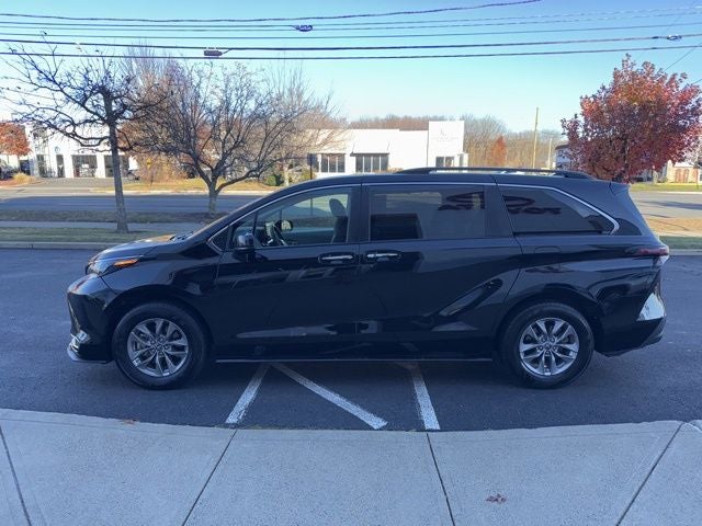2024 Toyota Sienna XLE 8 Passenger