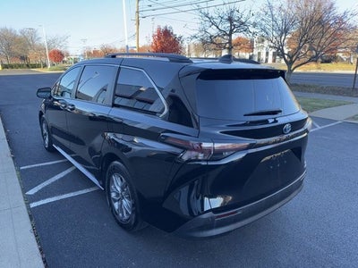 2024 Toyota Sienna XLE 8 Passenger