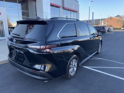 2024 Toyota Sienna XLE 8 Passenger
